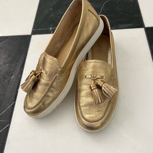 micheal kors gold moccasin with tassel!